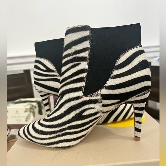 NEW Boden Elsworth Ankle Boots, Zebra, 39. Perfect accent or neutral. - Picture 7 of 11
